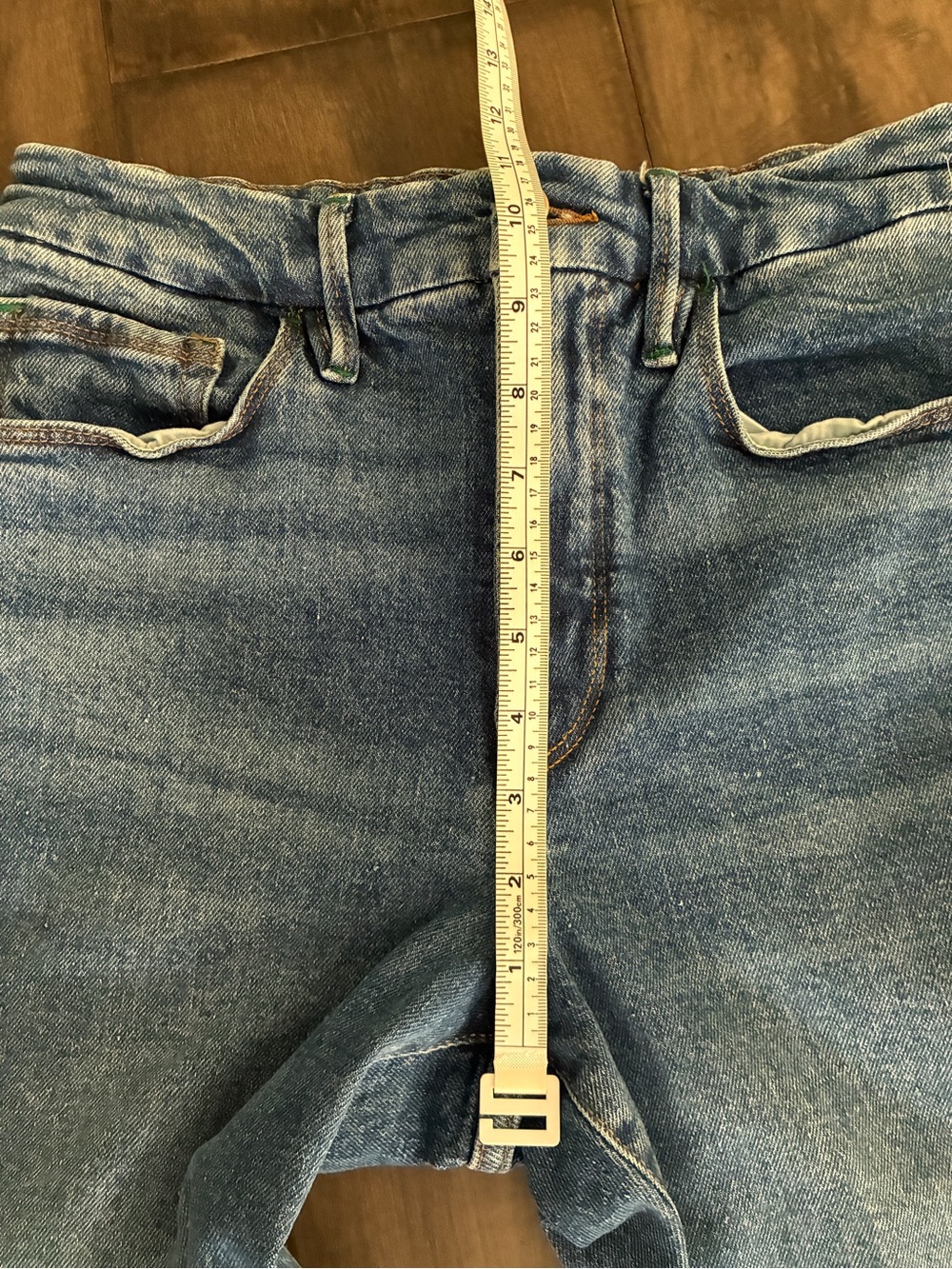 Good American Good Classic High Rise Flare Jeans in Blue Medium Wash - Size 8 - Picture 7 of 15